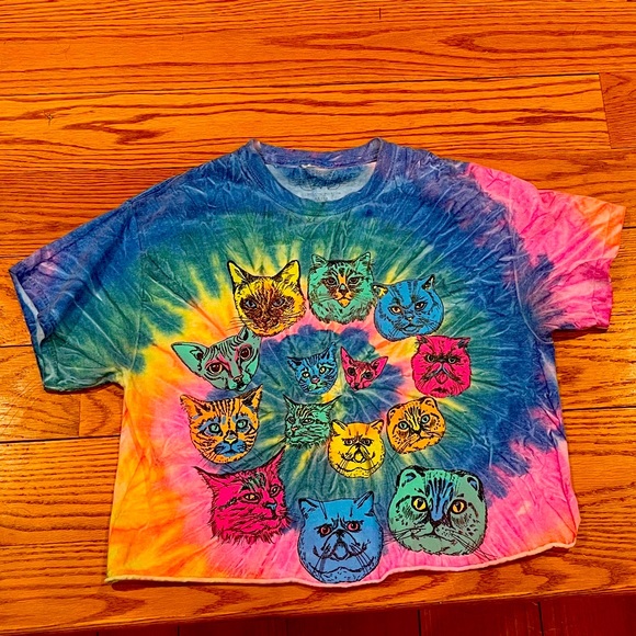 Tops - Psychedelic cat crop t shirt